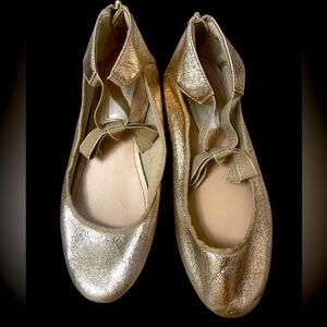 Kenneth Cole Gold ballet flats with elastic bow ties Sz 7.5
